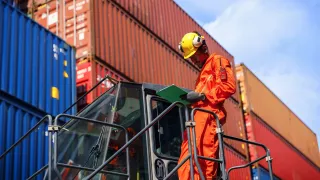 Workman_and_Containers